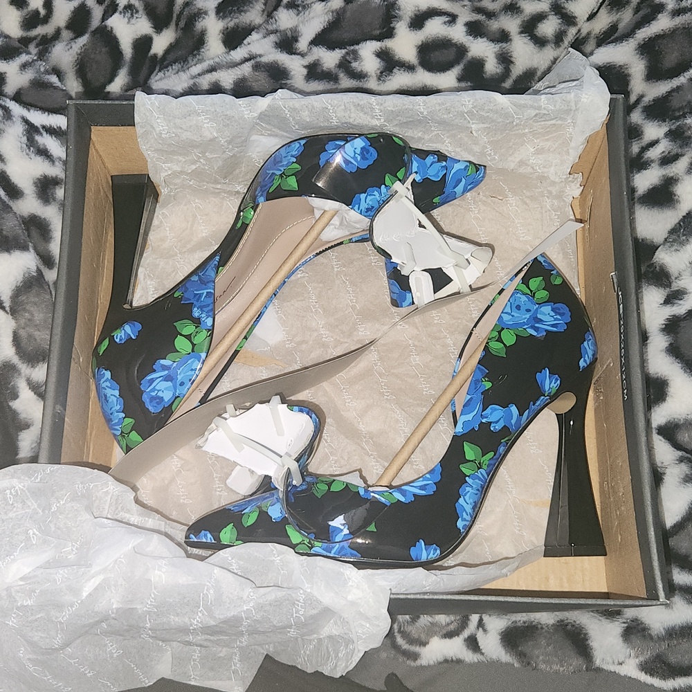 Betsy johnson noble heels